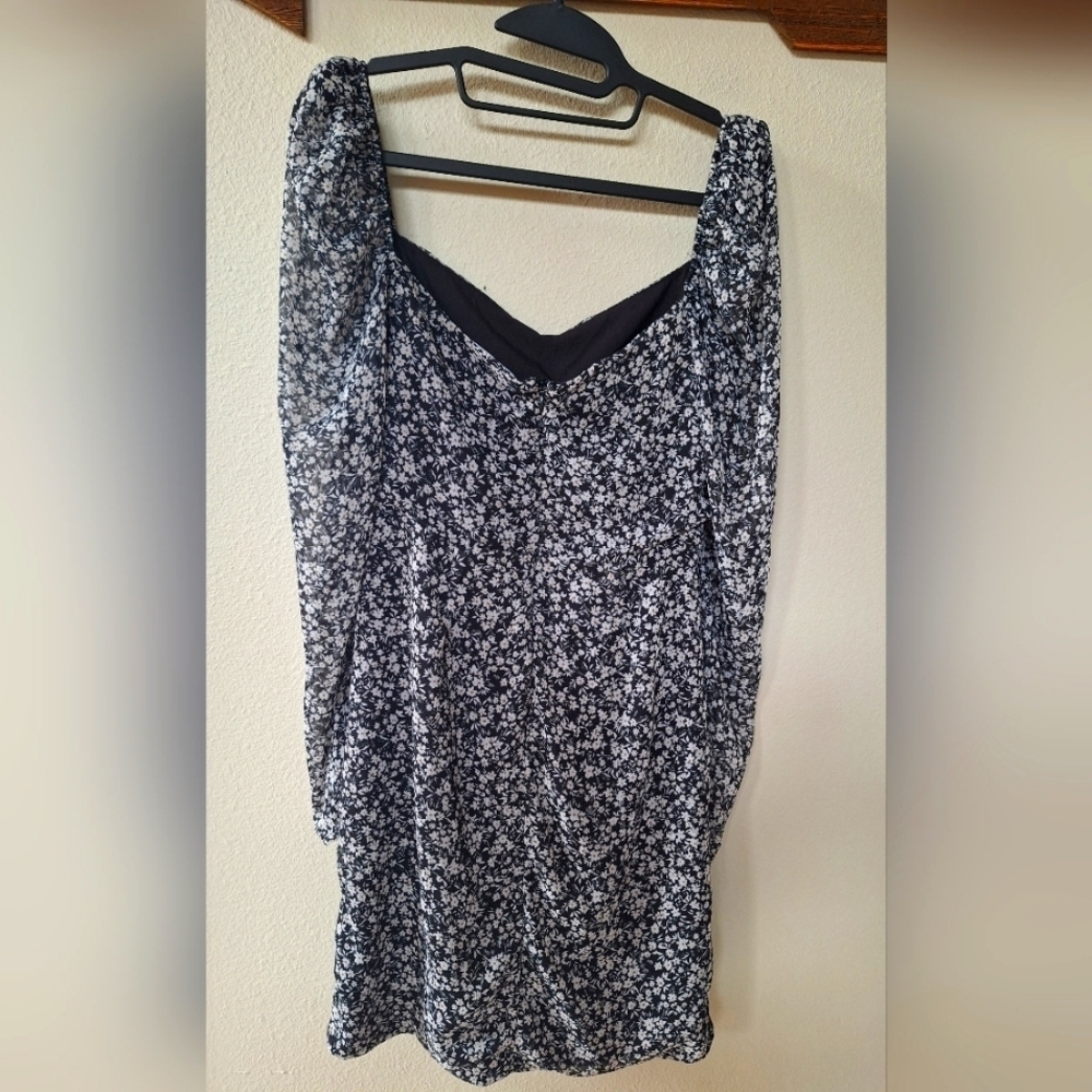 Astr The Label Ruched Long Sleeve Black & White Floral Mini Dress Womens Size M
